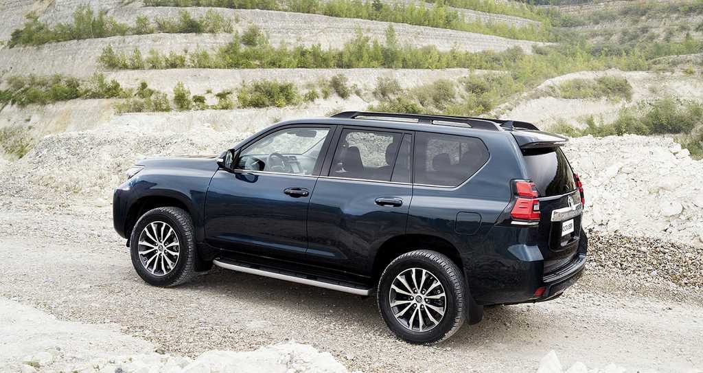 land-cruiser-2017-07-copy (Min).jpg