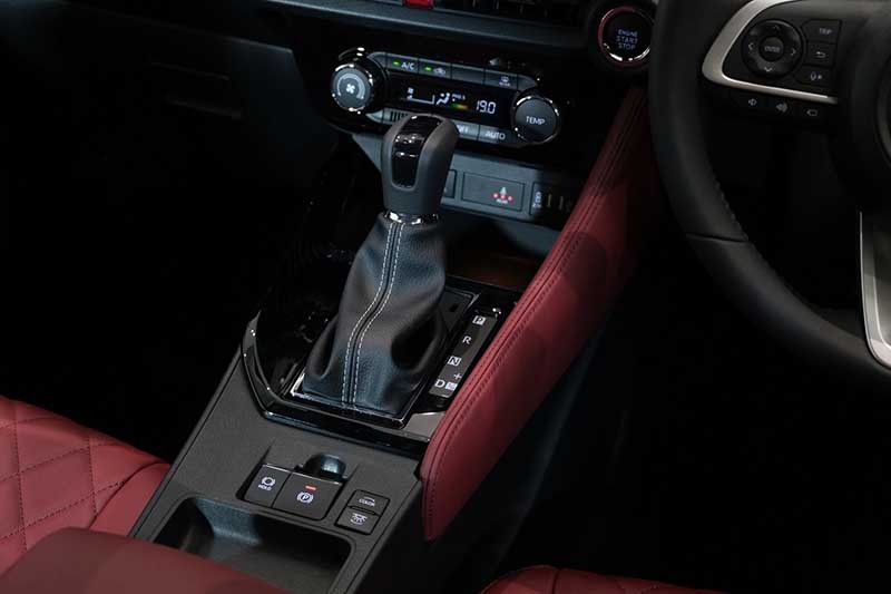 Vios 2023 còn được bổ sung 2 tính năng an toàn đắt giá là phanh tay điện tử và camera 360 độ.